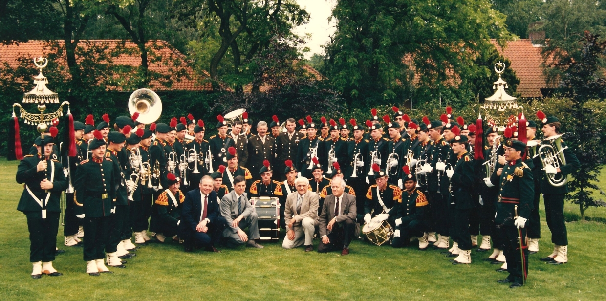 Fanfarekorps met schellebomen in Seedorf