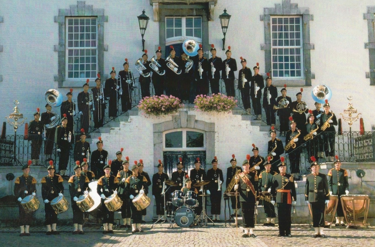 Fanfarekorps 1990 in Vaals met Elnt Hendriks,  Sgt maj   Schoonhoven en Tamboer Maitre Vonk