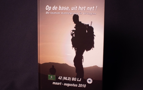 Boek Op base, uit het net - 42 BLJ 2010 + DVD